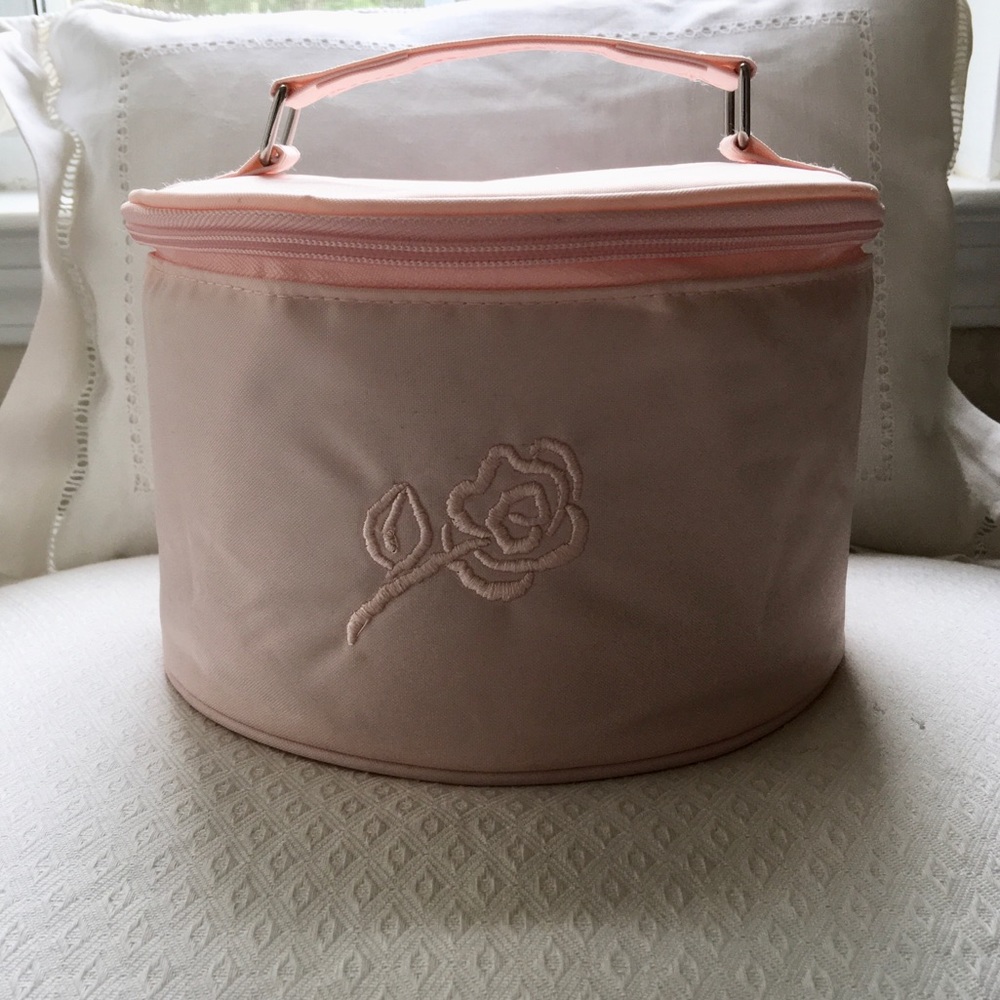 Pretty powder pink train 🚂 case!!